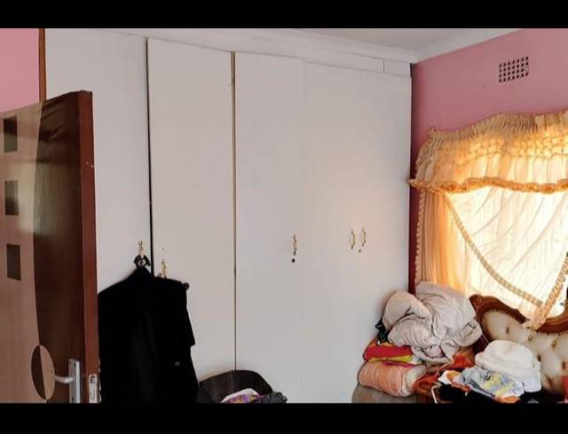 4 BEDROOM HOUSE FOR SALE IN MEADOWLANDS WEST